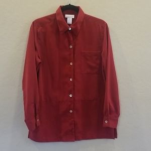 TravelSmith Long Sleeved Button Down in Medium